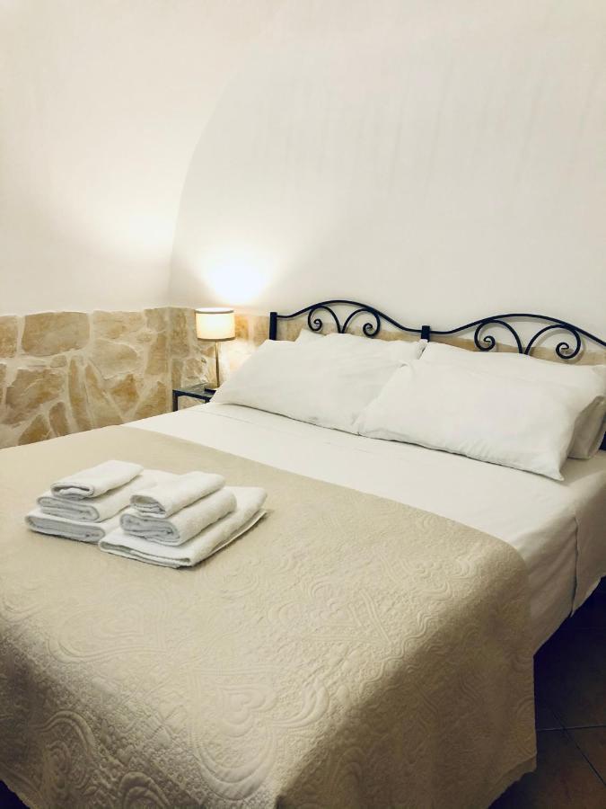 Dimora Bellini Apartment And Rooms 卡斯特拉纳格罗泰 外观 照片