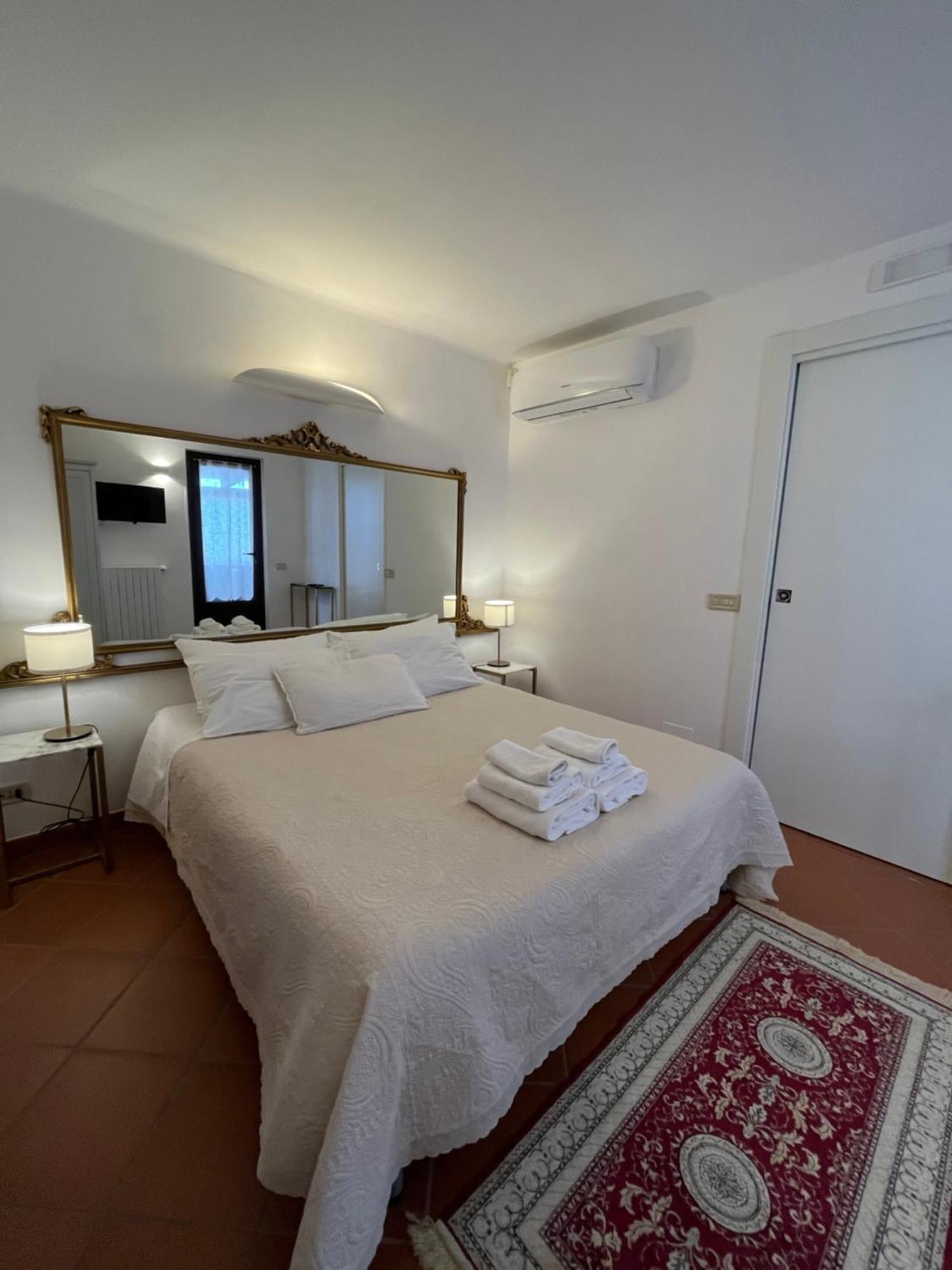 Dimora Bellini Apartment And Rooms 卡斯特拉纳格罗泰 外观 照片